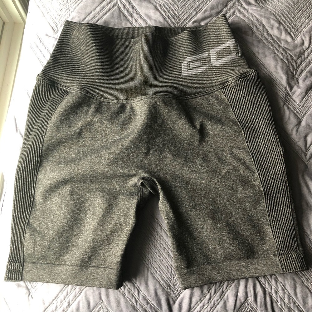 Echt Arise Scrunch Shorts EUC